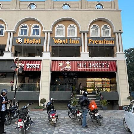 Hotel West Inn Premium Kharar エクステリア 写真