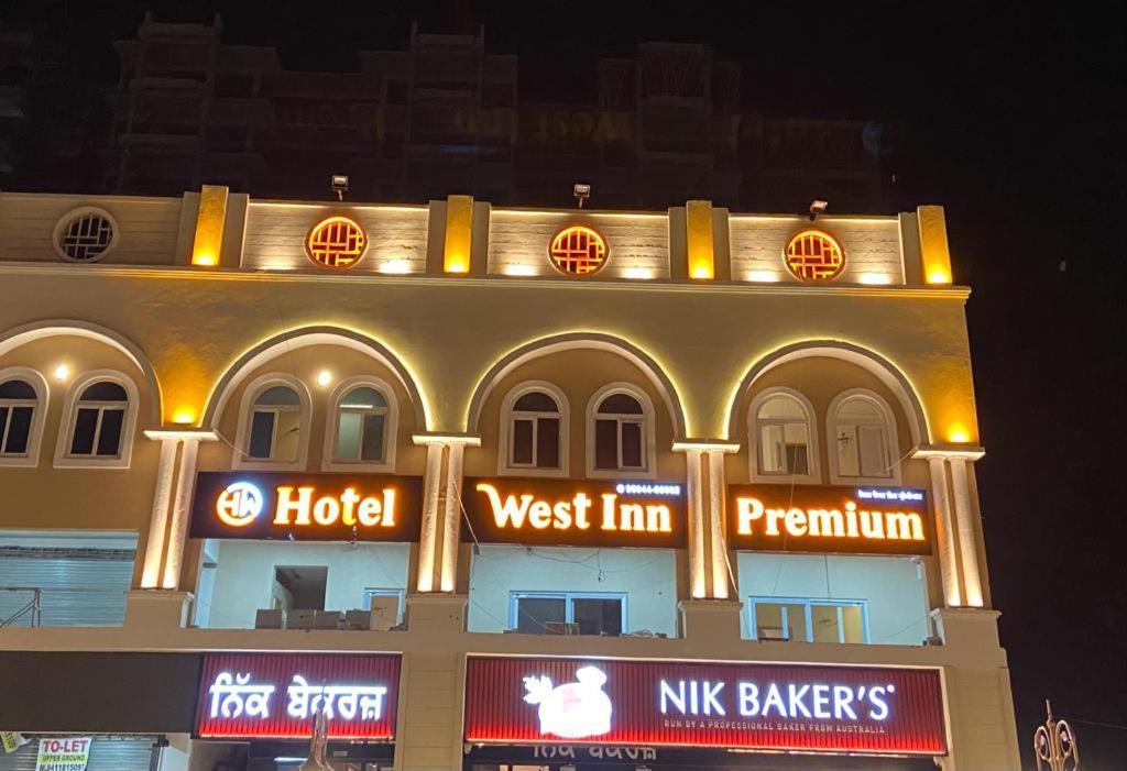 Hotel West Inn Premium Kharar エクステリア 写真
