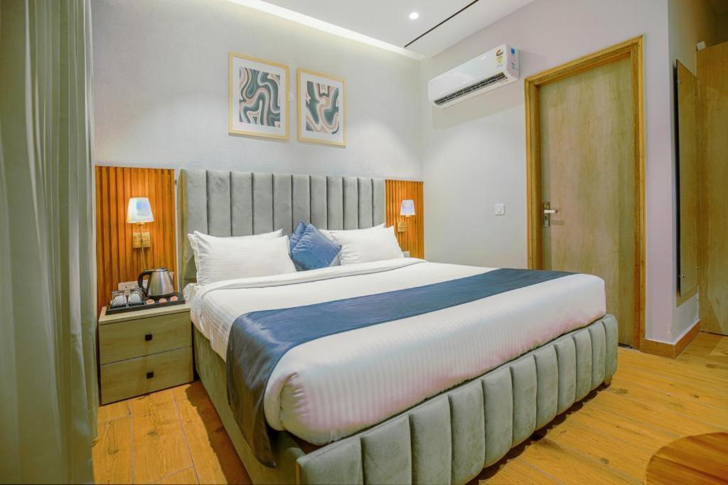 Hotel West Inn Premium Kharar エクステリア 写真